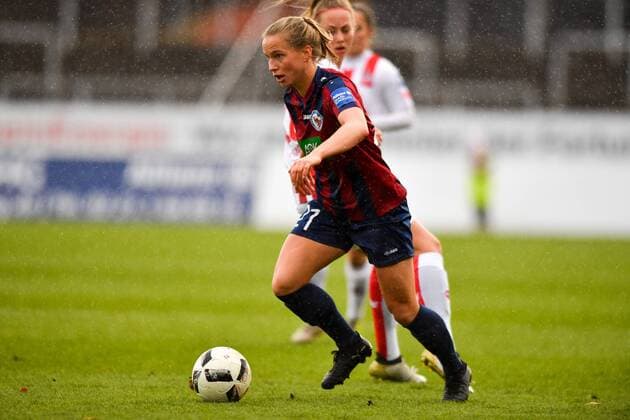 Tabea Kemme (Potsdam, 21) im Vorwärtslauf, Fussball, Allianz Frauen-Bundesliga, 1. FC Köln - 1.FFC Turbine Potsdam,