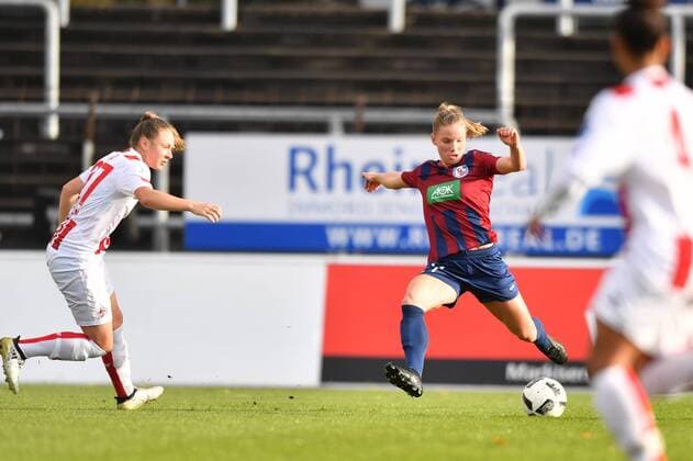Tabea Kemme (Potsdam, 21) schiesst das 0:3, Fussball, Allianz Frauen-Bundesliga, 1. FC Köln - 1.FFC Turbine Potsdam,