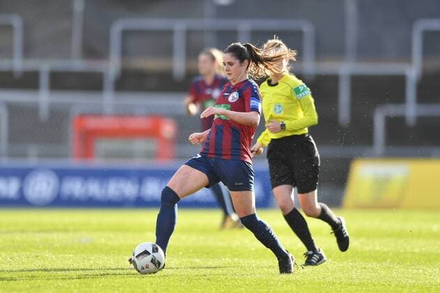 Sarah Zadrazil (Potsdam, 27) mit Ball auf dem Weg nach vorne, Fussball, Allianz Frauen-Bundesliga, 1. FC Köln - 1.FFC Turbine Potsdam,