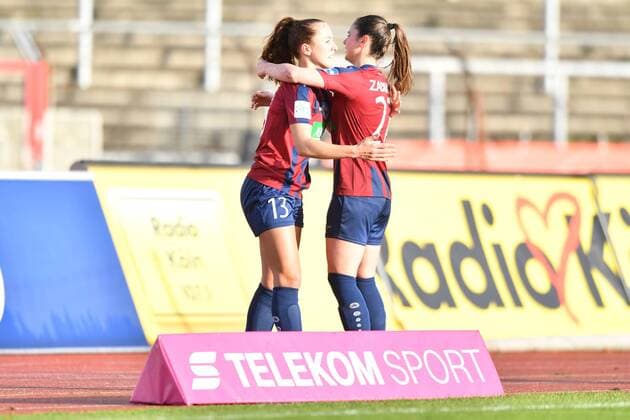 Jubel, Freuen, celebrate, happy, cheer , Goal Celebration 0:4 Potsdam Vorlagengeberin Lia Wälti (Potsdam, 13) mit Torschützin Sarah Zadrazil (Potsdam, 27), Fussball, Allianz Frauen-Bundesliga, 1. FC Köln - 1.FFC Turbine Potsdam,