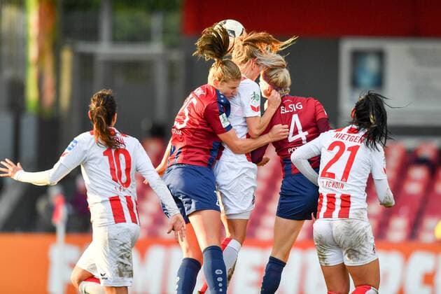 Luftduell Rahel Kiwic (Potsdam, 25) Meike Meßmer (Meike Messmer, Köln, 20) Johanna Elsig (Potsdam, 4), Fussball, Allianz Frauen-Bundesliga, 1. FC Köln - 1.FFC Turbine Potsdam,