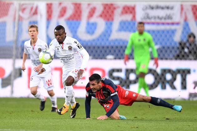 25 JULIEN FERET (caen) - 06 Jean Michael SERI (nice) FOOTBALL : Caen vs Nice - Ligue 1 Conforama - 19 11 2017 AnthonyBIBARD FEP Panoramic 