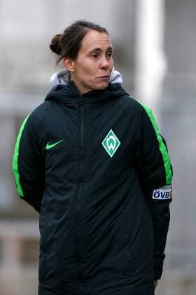 Trainerin Carmen Roth (SV Werder Bremen) enttäuscht schauend, Enttäuschung, Frustration, disappointed, pessimistisch Einzelbild, Aktion, Action, Fussball,Allianz Frauen-Bundesliga, FC Bayern München - SV Werder Bremen,