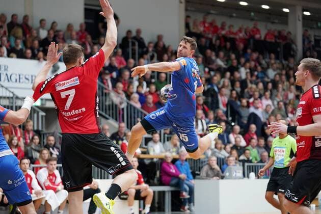 vlnr Toon Leenders (Nordhorn-Lingen) , Martin Strobel (HBW Balingen) , Luca de Boer (Nordhorn-Lingen) , Nordhorn-Lingen Copyright: xEibner-Pressefoto Westdoerpx EP_pauschal