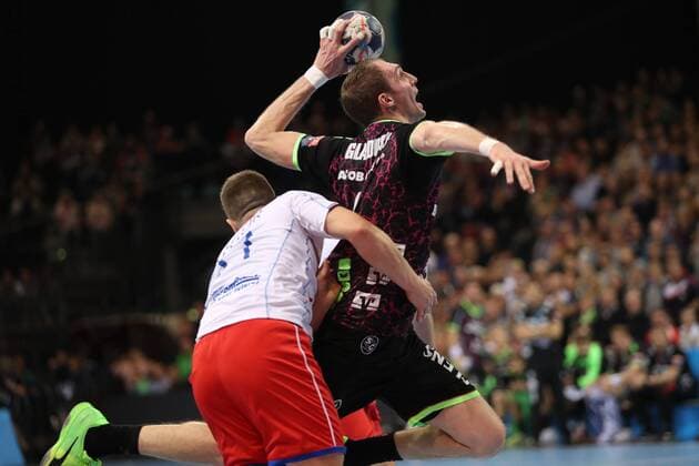SG Flensburg-Handewitt - HC Meshkov Brest, EHF Champions League; Flensburg, 19.11.17 Flensburg, 19.11.17, Handball, VELUX EHF Champions League, Saison 2017 2018, Gruppenphase, SG Flensburg-Handewitt - HC Meshkov Brest : Holger Glandorf (SG Flensburg-Handewitt, 09), Simon Razgor (HC Meshkov Brest, 31)