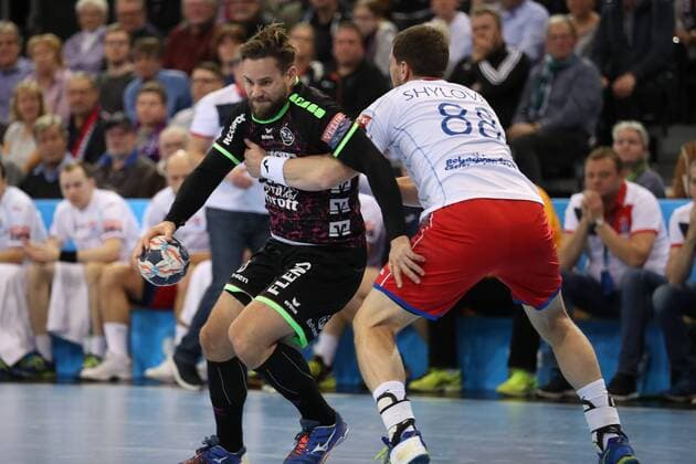 SG Flensburg-Handewitt - HC Meshkov Brest, EHF Champions League; Flensburg, 19.11.17 Flensburg, 19.11.17, Handball, VELUX EHF Champions League, Saison 2017 2018, Gruppenphase, SG Flensburg-Handewitt - HC Meshkov Brest : Thomas Mogensen (SG Flensburg-Handewitt, 10), Siarhei Shylovich (HC Meshkov Brest, 88)
