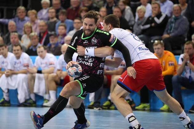 SG Flensburg-Handewitt - HC Meshkov Brest, EHF Champions League; Flensburg, 19.11.17 Flensburg, 19.11.17, Handball, VELUX EHF Champions League, Saison 2017 2018, Gruppenphase, SG Flensburg-Handewitt - HC Meshkov Brest : Thomas Mogensen (SG Flensburg-Handewitt, 10), Siarhei Shylovich (HC Meshkov Brest, 88)