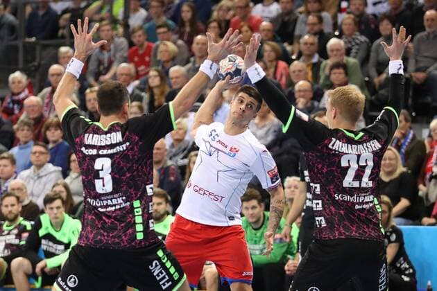 SG Flensburg-Handewitt - HC Meshkov Brest, EHF Champions League; Flensburg, 19.11.17 Flensburg, 19.11.17, Handball, VELUX EHF Champions League, Saison 2017 2018, Gruppenphase, SG Flensburg-Handewitt - HC Meshkov Brest : Petar Dordic (HC Meshkov Brest, 55), Tobias Karlsson (SG Flensburg-Handewitt, 03), Anders Zachariassen (SG Flensburg-Handewitt, 22)