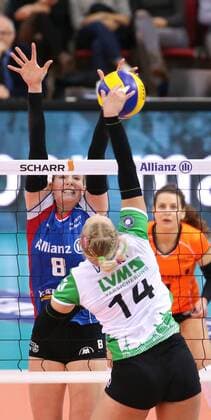 BAU 19.11.2017 Stuttart Volleyball Allianz MTV Stuttgart vs. USC Münster, v.l. Julia Schäfer (Stuttgart9, Lena Vedder (Münster)