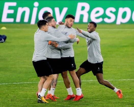 Liverpool s players participate in a training session before tomorrow s Champions League group E fifth round match between Liverpool and Sevilla at the Sanchez Pizjuan stadium in Seville, Andalusia, Spain, 20 November 2017. Liverpool s training session in Seville !ACHTUNG: NUR REDAKTIONELLE NUTZUNG!  Copyright: xRaúlxCaroxCadenasx SEV001 20171120-636468091230652434