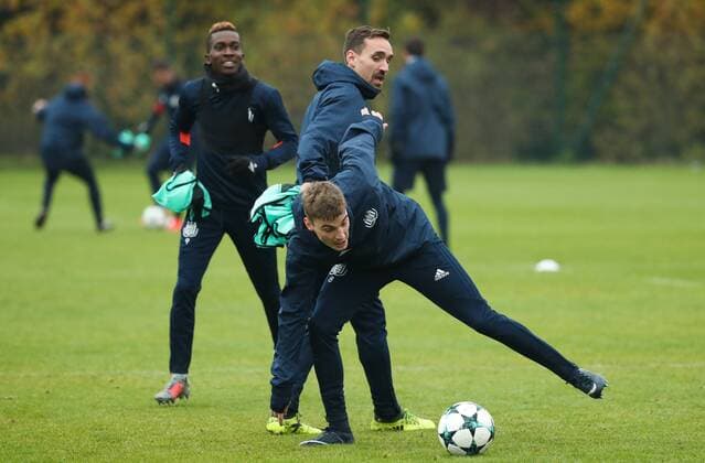 Anderlecht s Sven Kums and Anderlecht s Pieter Gerkens fight for the ball during a training of Belgian soccer team RSC Anderlecht, Tuesday 21 November 2017 in Brussels. Tomorrow Anderlecht is playing a game in the group stage (Group B) of the UEFA Champions League competition against German Bayern Munich. VIRGINIExLEFOUR  x05205930x