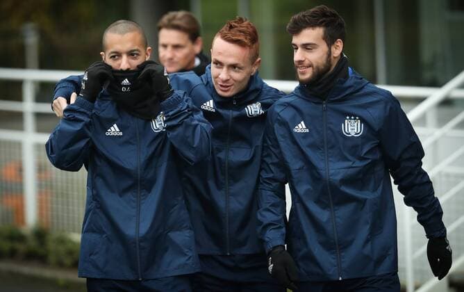 Anderlecht s Sofiane Hanni, Anderlecht s Adrien Trebel and Anderlecht s Massimo Bruno arrive for a training of Belgian soccer team RSC Anderlecht, Tuesday 21 November 2017 in Brussels. Tomorrow Anderlecht is playing a game in the group stage (Group B) of the UEFA Champions League competition against German Bayern Munich. VIRGINIExLEFOUR  x05205990x