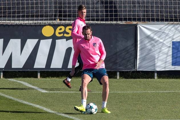 Atletico Madrid s player Diego Godin takes part in a training session at the Wanda facilities in Madrid, Spain, 21 November 2017. Atletico Madrid will face AS Roma in a UEFA Champions League groups stage soccer match on 22 November. Atletico Madrid training !ACHTUNG: NUR REDAKTIONELLE NUTZUNG!  Copyright: xRodrigoxJimenezx GRAF3007 20171121-636468664890459337