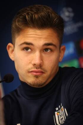 Anderlecht s Leander Dendoncker pictured during a press conference PK Pressekonferenz of Belgian soccer team RSC Anderlecht, Tuesday 21 November 2017 in Brussels. Tomorrow Anderlecht is playing a game in the group stage (Group B) of the UEFA Champions League competition against German Bayern Munich. VIRGINIExLEFOUR  x05206031x