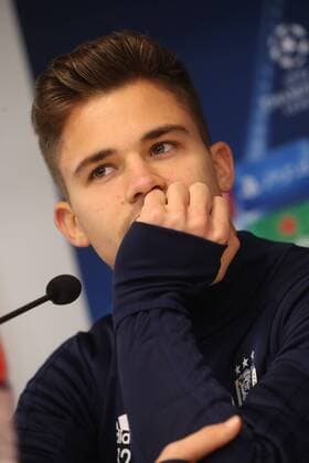Anderlecht s Leander Dendoncker pictured during a press conference PK Pressekonferenz of Belgian soccer team RSC Anderlecht, Tuesday 21 November 2017 in Brussels. Tomorrow Anderlecht is playing a game in the group stage (Group B) of the UEFA Champions League competition against German Bayern Munich. VIRGINIExLEFOUR  x05206036x