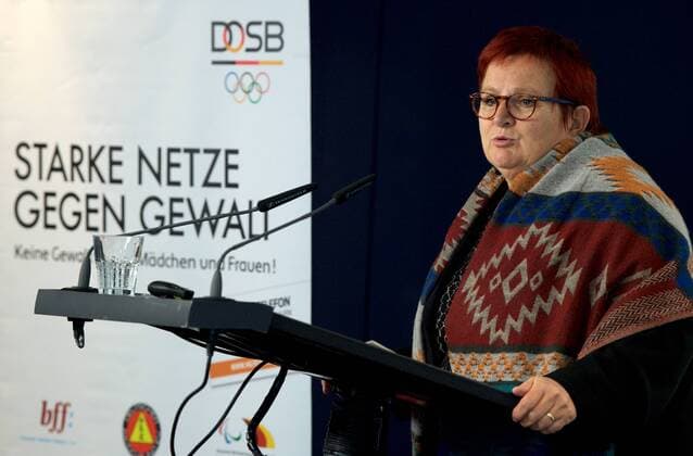 DOSB Berlin 20.11.2017 Deutscher Olympischer Sportbund Preisverleihung STARKE NETZE GEGEN GEWALT Bundesministerium Familie, Senioren,Frauen und Jugend Glinkastrasse Elke FERNER Parlamentarische Staatssekretärin Bundesministerium Familie, Senioren,Frauen und Jugend