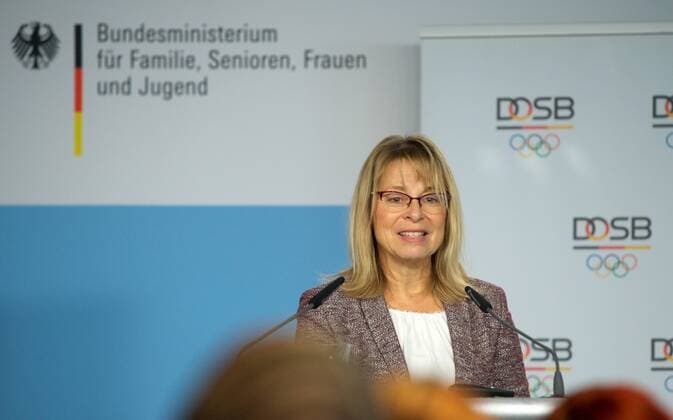 DOSB Berlin 20.11.2017 Deutscher Olympischer Sportbund Preisverleihung STARKE NETZE GEGEN GEWALT Bundesministerium Familie, Senioren,Frauen und Jugend Glinkastrasse Petra TSCHOPPE DOSB Vizepräsidentin Frauen und Gleichstellung