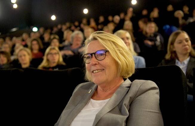 DOSB Berlin 20.11.2017 Deutscher Olympischer Sportbund Preisverleihung STARKE NETZE GEGEN GEWALT Bundesministerium Familie, Senioren,Frauen und Jugend Glinkastrasse CINESTAR KINO Berlin SONY CENTER Kino Start des Filmes BATTLE OF THE SEXES -GEGEN JEDE REGEL mit anschließender Podiumsdiskusssion Mona KÜPPERS ( KUEPPERS ) Vorsitzende des Deutschen Frauenrats