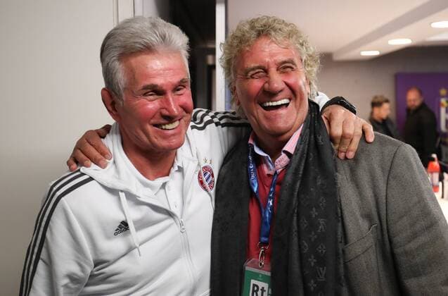 Themen der Woche - SPORT Bilder des Tages - SPORT Bayern s head coach Jupp Heynckes and Bayern s former player Jean-Marie Pfaff meet after a training of German soccer team Bayern Munich, Tuesday 21 November 2017 in Brussels. Tomorrow Anderlecht is playing a game in the group stage (Group B) of the UEFA Champions League competition against Belgian RSC Anderlecht. VIRGINIExLEFOUR  x05206115x