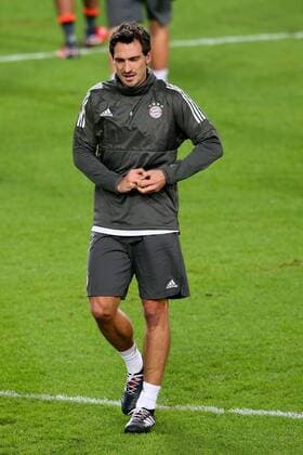 Mats Hummels (FC Bayern Muenchen 5) mit Problemen mit einem Ehering, Training, RSC Anderlecht vs. FC Bayern Muenchen, Champions League, Fussball, 21.11.2017, Anderlecht Copyright: xLanger Eibner-Pressefotox EP_HLR