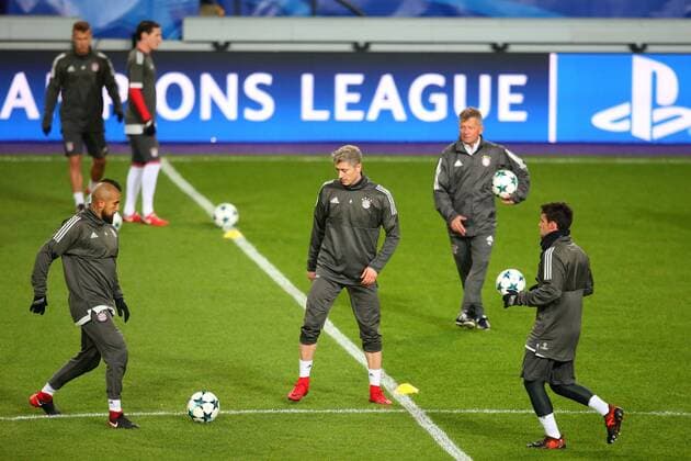 Arturo Vidal (FC Bayern Muenchen 23) Robert Lewandowski (FC Bayern Muenchen 9) Juan Bernat (FC Bayern Muenchen 14), Training, RSC Anderlecht vs. FC Bayern Muenchen, Champions League, Fussball, 21.11.2017, Anderlecht Copyright: xLanger Eibner-Pressefotox EP_HLR