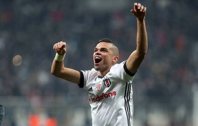 Themen der Woche - SPORT Bilder des Tages - SPORT Fußball, CL, Besiktas Istanbul - FC Porto Besiktas Pepe celebrate the victory during Besiktas - Porto UEFA Champions Leaguematch in Vodafone Arena, Istanbul, Turkey, November 21, 2017.  Copyright: TolgaxAdanali STA_1034