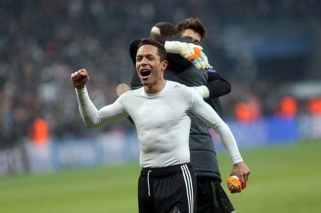 Fußball, CL, Besiktas Istanbul - FC Porto Besiktas Adriano celebrate the victory during Besiktas - Porto UEFA Champions Leaguematch in Vodafone Arena, Istanbul, Turkey, November 21, 2017.  Copyright: TolgaxAdanali STA_1059