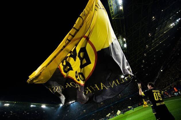 GER, UEFA CL, Borussia Dortmund (GER) vs Tottenham Hotspur (ENG) 21.11.2017, Signal Iduna Park, Dortmund, GER, UEFA CL, Borussia Dortmund (GER) vs Tottenham Hotspur (ENG), im Bild picture shows Fahnenträger des BVB,