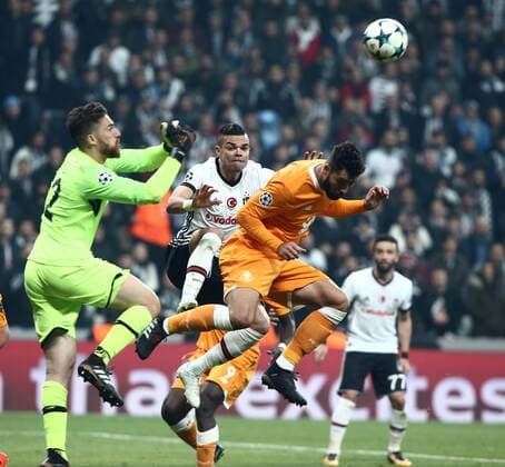 Pepe of Besiktas and Goalkeeper Jose Sa , Felipe of Porto during the UEFA Champions League Group G match between Besiktas and Porto at Vodafone Park in Istanbul , Turkey on November 21, 2017. Final Scores: Besiktas 1 - Porto 1 