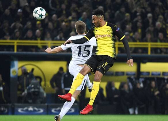 21.11.2017, Fussball Champions League, Saison 2017 2018, Vorrunde, 5. Spieltag, Borussia Dortmund - Tottenham Hotspur, Pierre Emerick Aubameyang (Borussia Dortmund), re., gegen Eric Dier (Tottenham Hotspur)