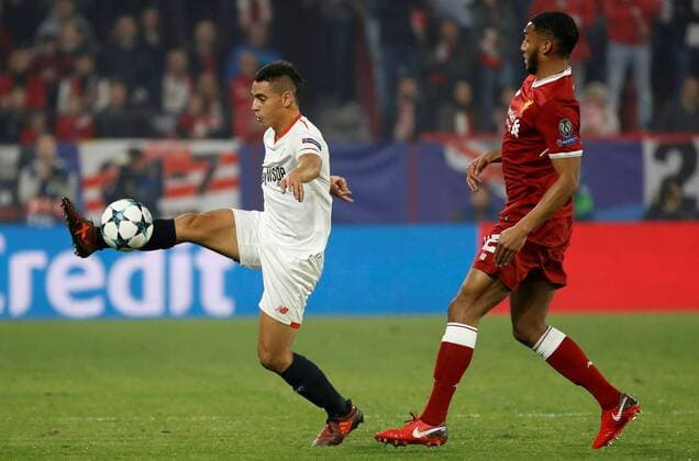 Sevilla s French striker Wissam Ben Yedder (L) vies for the ball with Liverpool s defender Joe Gomez during the UEFA Champions League 5th round groups phase match bewteen Sevilla FC and Liverpool at the Sanchez Pizjuan stadium in Seville, Andalusia, Spain, 21 November 2017. Sevilla vs. Liverpool !ACHTUNG: NUR REDAKTIONELLE NUTZUNG!  Copyright: xJulioxMunozx SEV007 20171121-636468961780074127