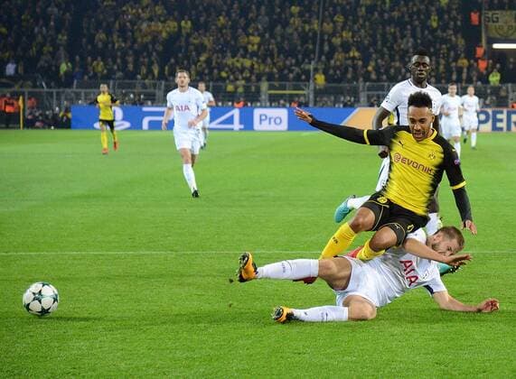 21.11.2017, xhbx, Fussball Champions League, Borussia Dortmund - Tottenham Hotspur, emspor, v.l. Pierre-Emerick Aubameyang (Borussia Dortmund), Eric Dier (Tottenham Hotspur) Dortmund