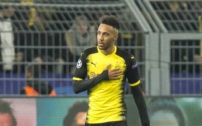 Fußball: Champions League, Saison 2017 2018, 5. Spieltag, Borussia Dortmund - Tottenham Hotspurs am 21.11.2017 im Signal Iduna Park in Dortmund (Nordrhein Westfalen). Dortmunds Pierre-Emerick Aubameyang schlägt sich nach seinem Tor zum 1:0 auf die Brust. Copyright: xKirchner DavidxInderliedx