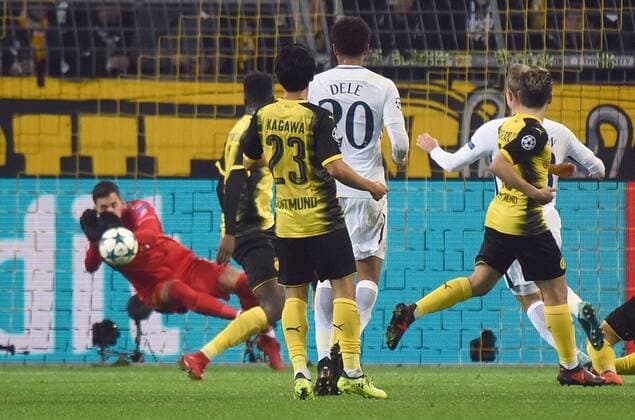 21.11.2017, xhbx, Fussball Champions League, Borussia Dortmund - Tottenham Hotspur, emspor, v.l. Roman Buerki (Borussia Dortmund) Dortmund