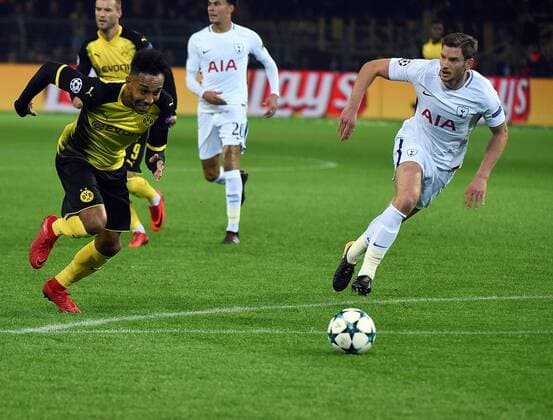 21.11.2017, xhbx, Fussball Champions League, Borussia Dortmund - Tottenham Hotspur, emspor, v.l. Pierre-Emerick Aubameyang (Borussia Dortmund) auf dem Weg zum 1:0 Dortmund