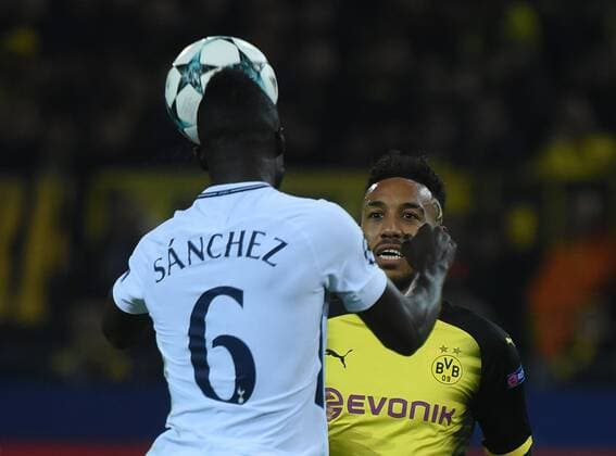 21.11.2017, xhbx, Fussball Champions League, Borussia Dortmund - Tottenham Hotspur, emspor, v.l. Davinson Sanchez (Tottenham Hotspur), Pierre-Emerick Aubameyang (Borussia Dortmund) Dortmund