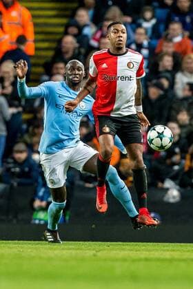 MANCHESTER - Manchester City - Feyenoord , Voetbal , Seizoen 2017 2018 , Champions League , Etihad Stadium , 21-11-2017 , Manchester City speler Eliaquim Mangala (l) in duel met Feyenoord speler Jean-Paul Boetius (r) Manchester City - Feyenoord  x1821773x