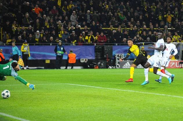 Dortmund, Deutschland 26.09.2017, UEFA Champions League - 2017 18 Season, Gruppenphase - Gruppe H - 5. Spieltag, BV Borussia Dortmund - Tottenham Hotspur, Tor zum 1:0 fuer Dortmund durch Auba, Pierre-Emerick Aubameyang (BVB), hinten links ( DeFodi521