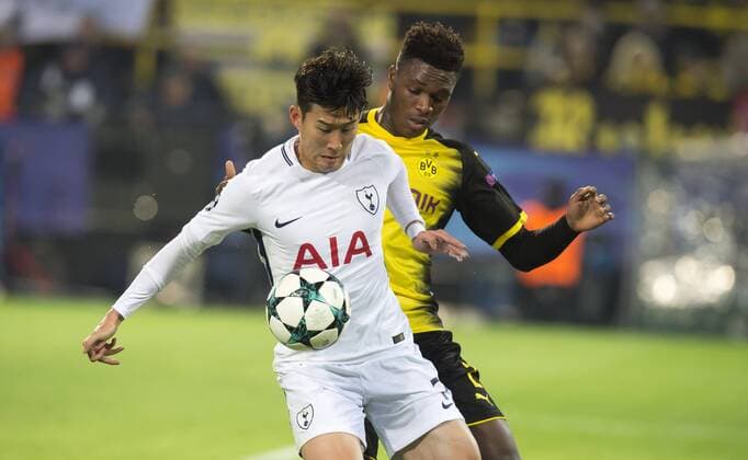 Fußball: Champions League, Saison 2017 2018, 5. Spieltag, Borussia Dortmund - Tottenham Hotspurs am 21.11.2017 im Signal Iduna Park in Dortmund (Nordrhein Westfalen). Tottenhams Heung-min Son (l.) und Dortmunds Dan-Axel Zagadou kämpfen um den Ball. Copyright: xKirchner DavidxInderliedx