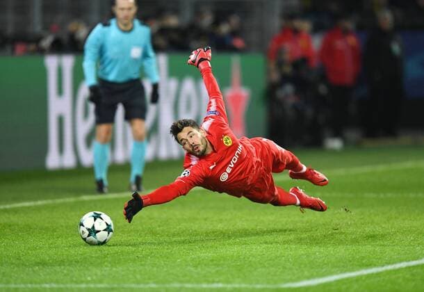 Bilder des Tages - SPORT 21.11.2017, Fussball Champions League, Saison 2017 2018, Vorrunde, 5. Spieltag, Borussia Dortmund - Tottenham Hotspur, Torwart Roman Buerki, Roman Bürki (Borussia Dortmund) hat gegen den Schuss von Harry Kane (Tottenham Hotspur) keine Abwehrmoeglichkeit