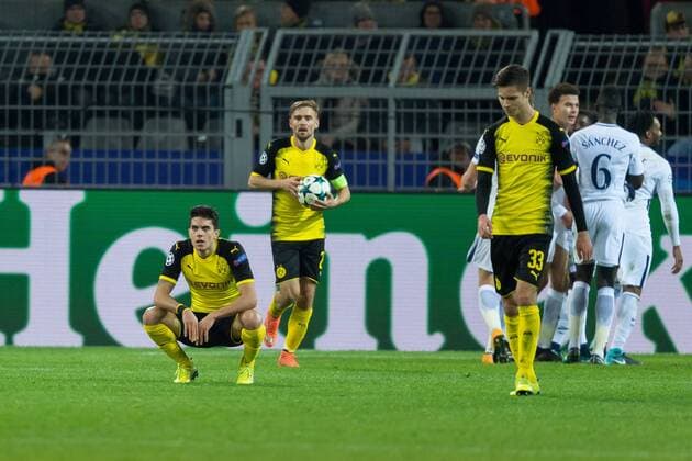Dortmund, Deutschland 26.09.2017, UEFA Champions League - 2017 18 Season, Gruppenphase - Gruppe H - 5. Spieltag, BV Borussia Dortmund - Tottenham Hotspur, Marc Bartra (BVB), Marcel Schmelzer (BVB) und Julian Weigl (BVB) nach dem gegentreffer zum 1:2 enttaeuscht ( DeFodi001