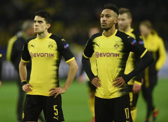 Bilder des Tages - SPORT Championsleague: Borussia Dortmund - Tottenham Hotspur 21.11.2017. Marc Bartra (li.) und Pierre-Emerick Aubameyang (beide BvB) vor dem Fanblock.