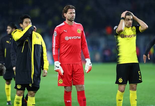Dienstag 21.11.2017, Saison 2017 2018, UEFA Champions League, 5. Spieltag im Dortmunder Signal Iduna Park, BVB 09 Borussia Dortmund - Tottenham Hotspur, Enttäuschung bei de Dortmunder Spielern nach Abpfiff: Shinji Kagawa (BVB), Roman Weidenfeller (Torwart, BVB) und Marc Bartra Aregall (BVB), v.l.