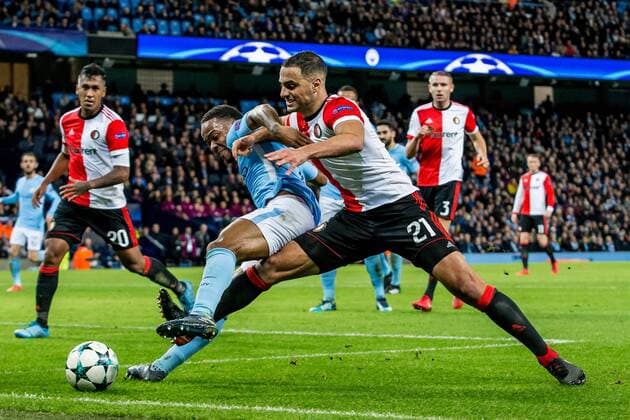 MANCHESTER - Manchester City - Feyenoord , Voetbal , Seizoen 2017 2018 , Champions League , Etihad Stadium , 21-11-2017 , eindstand 1-0 , Feyenoord speler Sofyan Amrabat (r) in duel met Manchester City speler Danilo (l) Manchester City - Feyenoord  x1822086x