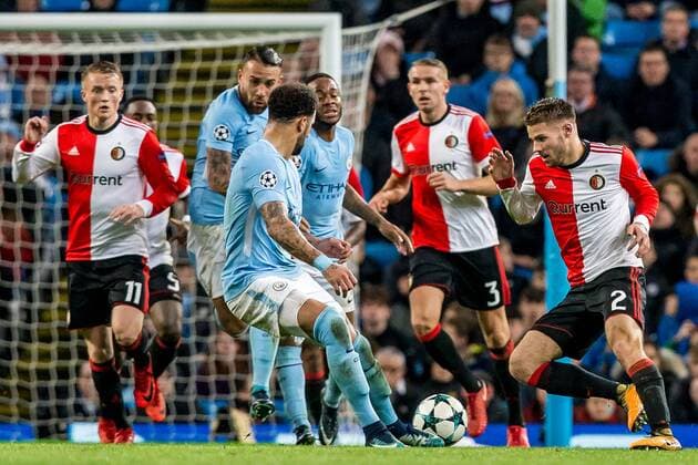 MANCHESTER - Manchester City - Feyenoord , Voetbal , Seizoen 2017 2018 , Champions League , Etihad Stadium , 21-11-2017 , eindstand 1-0 , Feyenoord speler Bart Nieuwkoop dribbelt uit een druk strafschopgebied Manchester City - Feyenoord  x1822099x