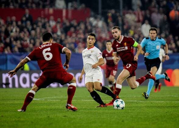 21st November 2017, Ramon Sanchez Pizjuan, Seville, Spain; UEFA Champions League, Seville versus Liverpool; Ben Yedder looks to go forward for a chance  ActionPlus11954495