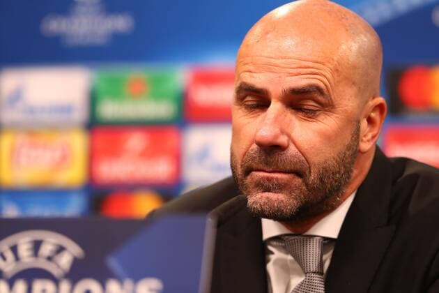 Dienstag 21.11.2017, Saison 2017 2018, UEFA Champions League, 5. Spieltag im Dortmunder Signal Iduna Park, BVB 09 Borussia Dortmund - Tottenham Hotspur, Peter Bosz (Trainer, BVB) auf der anschliessenden Pressekonferenz mit geschlossenen Augen