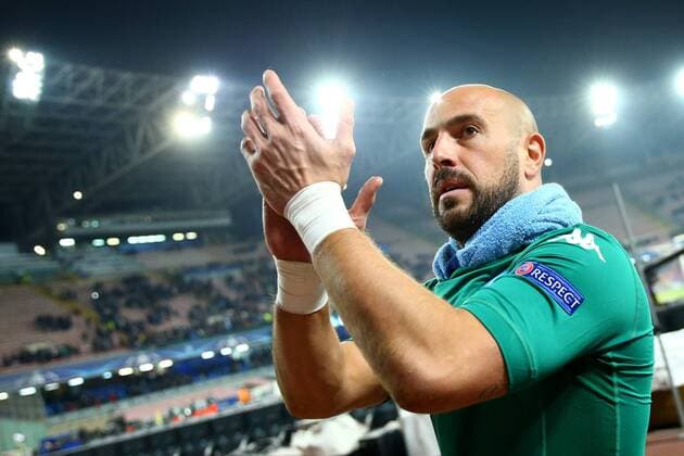 November 21, 2017 - Naples, Italy - Pepe Reina of Napoli greeting the supporters after the UEFA Champions League Group F football match Napoli vs Shakhtar Donetsk on November 21, 2017 at the San Paolo stadium in Naples. SSC Napoli v Shakhtar Donetsk - UEFA Champions League  - ZUMAn230 20171121_zaa_n230_374 Copyright: xMatteoxCiambellix