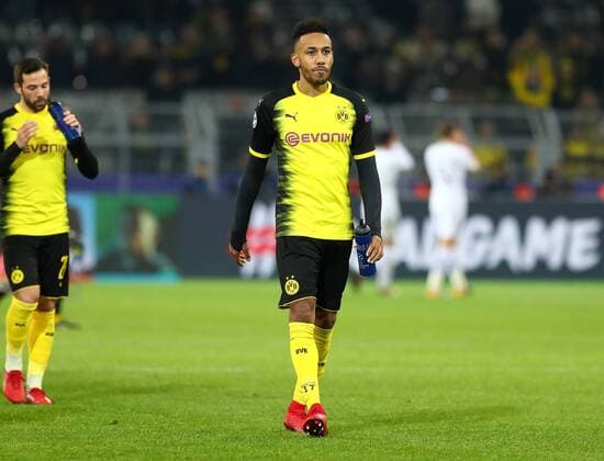 Dienstag 21.11.2017, Saison 2017 2018, UEFA Champions League, 5. Spieltag im Dortmunder Signal Iduna Park, BVB 09 Borussia Dortmund - Tottenham Hotspur, Enttäuschung der Dortmunder Spieler nach Abpfiff: Pierre-Emerick Aubameyang (BVB)