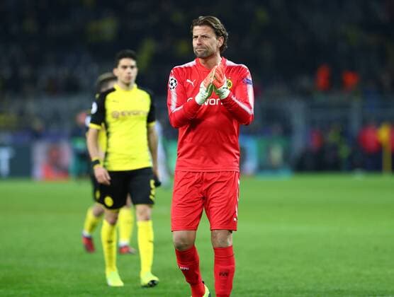 Dienstag 21.11.2017, Saison 2017 2018, UEFA Champions League, 5. Spieltag im Dortmunder Signal Iduna Park, BVB 09 Borussia Dortmund - Tottenham Hotspur, Enttäuschung der Dortmunder Spieler nach Abpfiff: Roman Weidenfeller (Torwart, BVB)